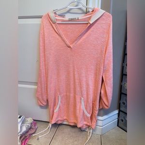 Hooded elbow length shirt